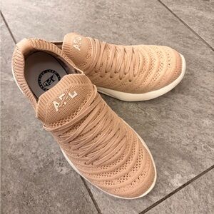 APL Women's TechLoom Wave